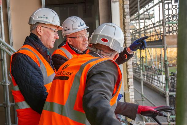 Regional MD of Robertson Construction Tayside Kevin Dickson pointing while speaking with First Minister John Swinney